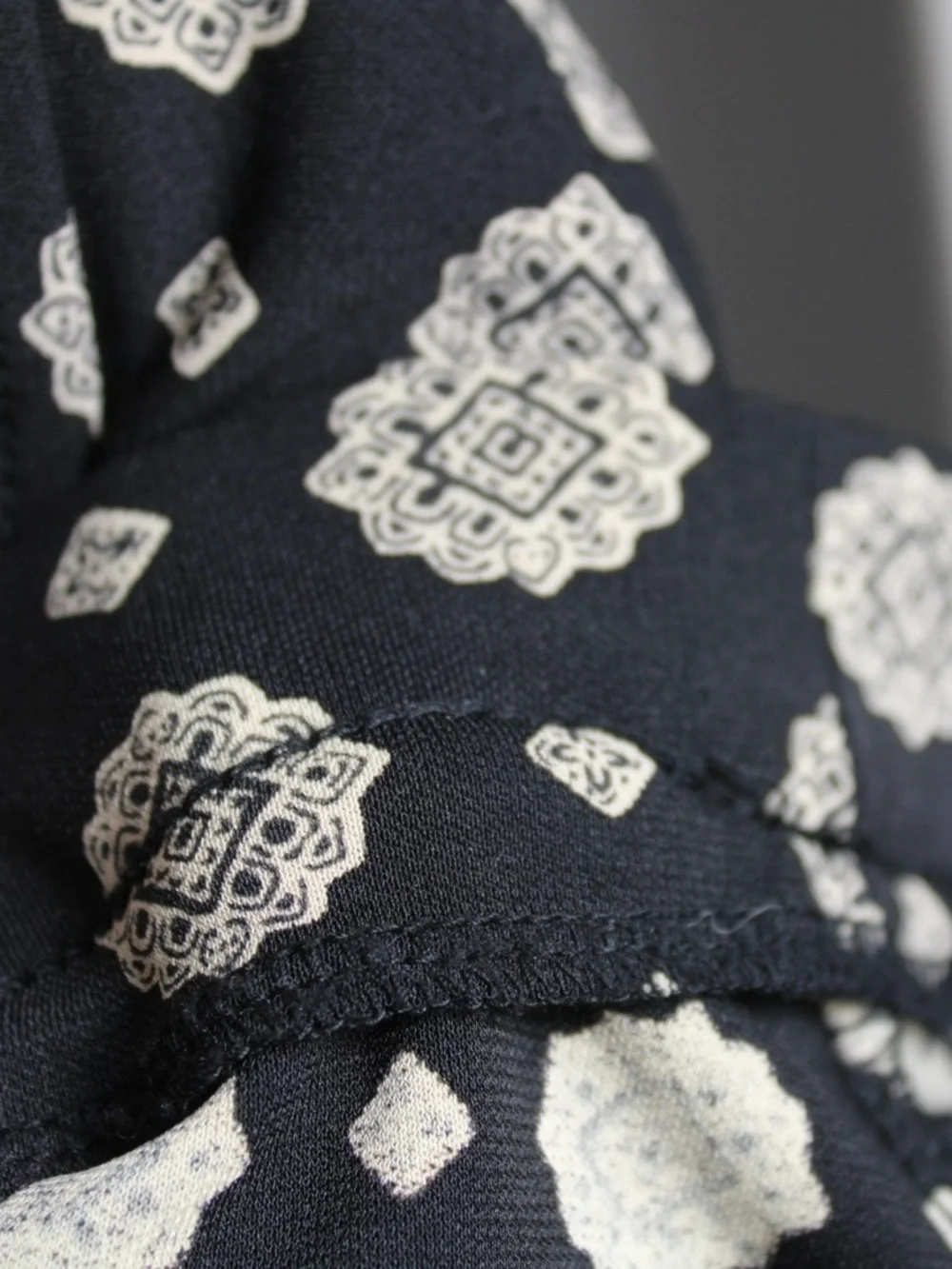 Liz Claiborne Vintage Y2K Black and Cream Floral Maxi Skirt Size Small Reworked - Picture 5 of 6